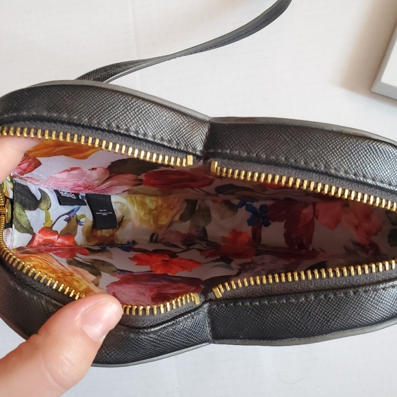 *SOLD* Heart shaped purse 🖤 - Picture 6 of 6